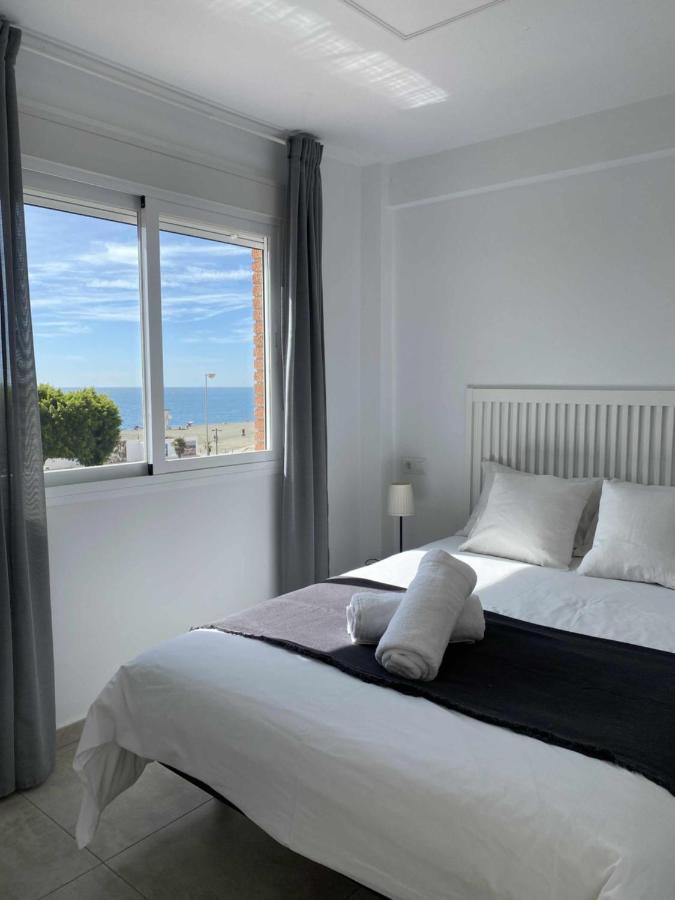 Apartamento 2 Habitaciones Frontal Al Mar 3 Torre Del Mar Kültér fotó