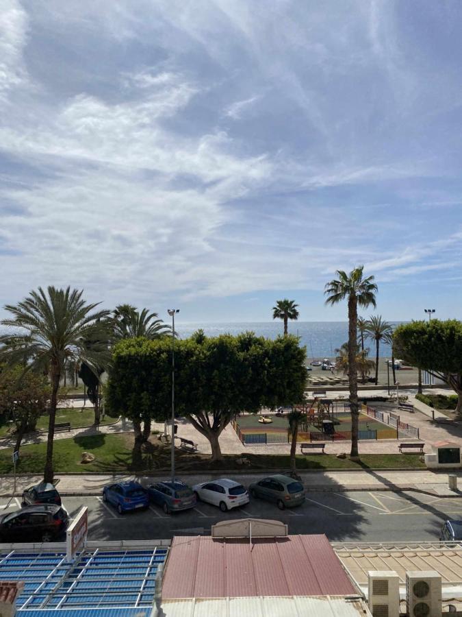 Apartamento 2 Habitaciones Frontal Al Mar 3 Torre Del Mar Kültér fotó